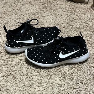 Nike Women’s Black and White Polka Dot Shoes Size 7